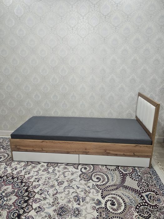 Диван почти новый
