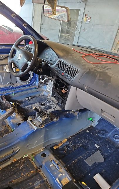 Buton incalzire scaun fata stanga Volkswagen VW Golf a 4-a generatie