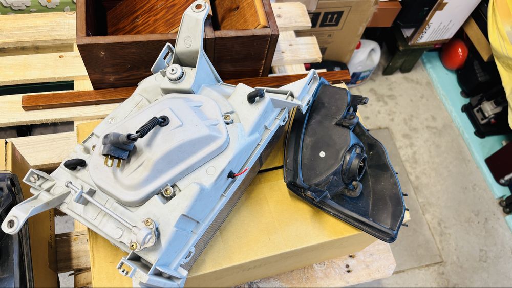 Фарове за Тойота Ландкрузер 90