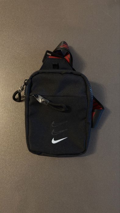 Чисто нова чантичка Nike