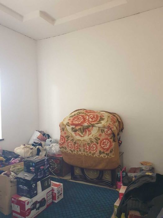 Hovli 8 sotix sotiladi