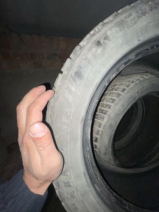 Зимнии шипованные шины
