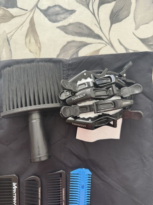 Продам набор для парикмахера брашинги  расчестки