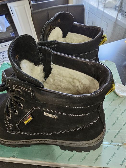 Продам зимние ботинки