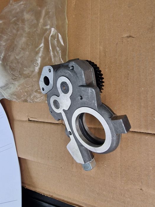 Pompa ulei tractor fiat 211 215 import Italia noua preț 1650  lei se p