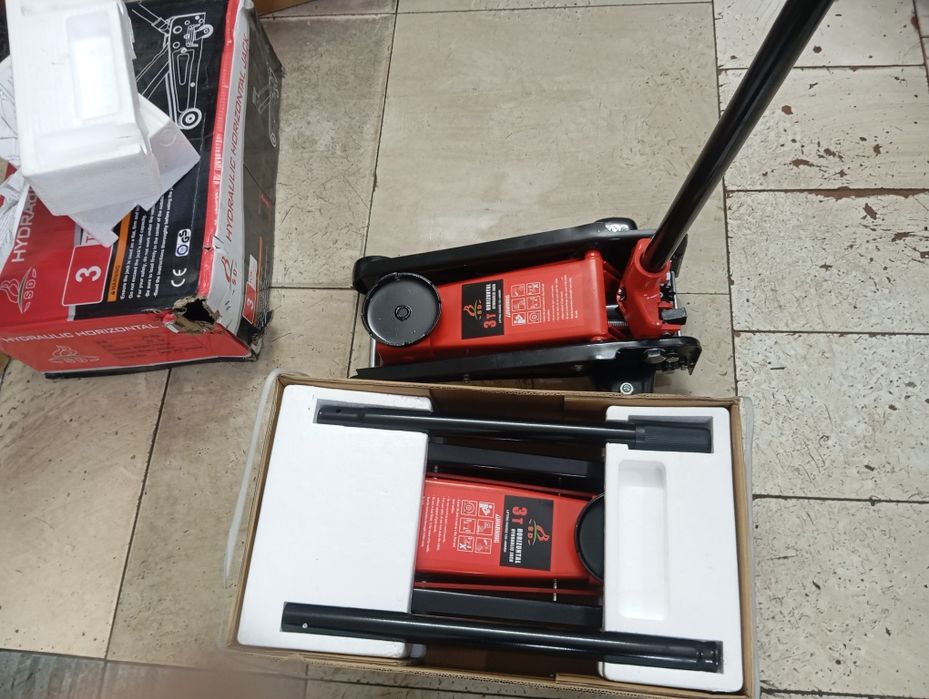 Домкрат подкатной 3т