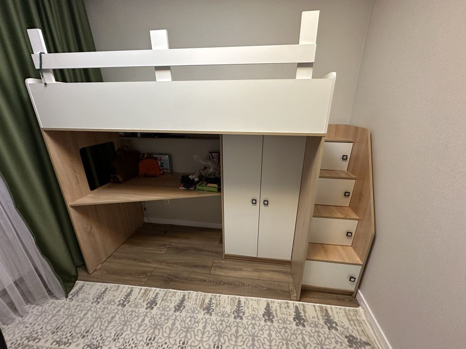 Продам детский комплект мебели