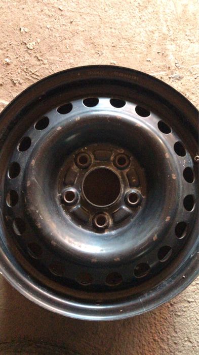 Продам диски с шинами Pirelli R16