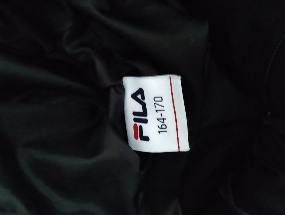 Продам новую куртку FILA