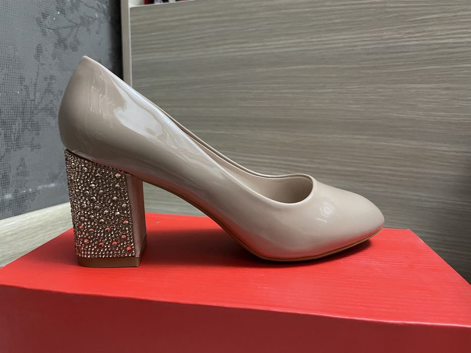 Tufli molochniy yengi kiyilmagan