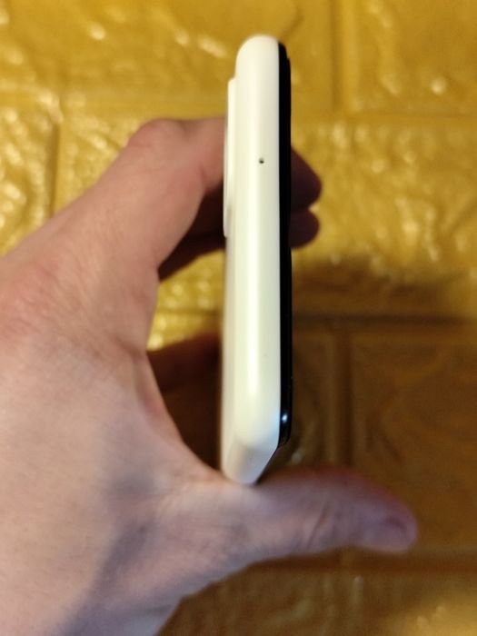 Продавам samsung galaksi a12.