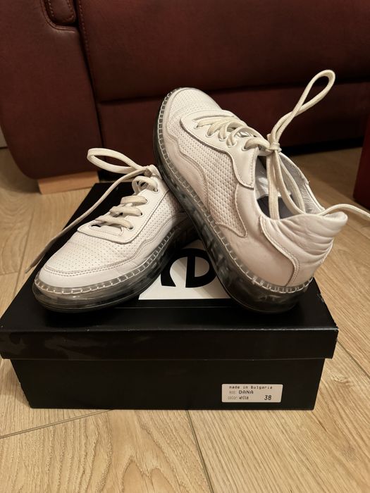 Сникърси бели, прозрачна подметка, естествена кожа, размер 38
