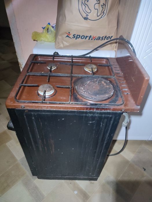 Продам газовую плиту