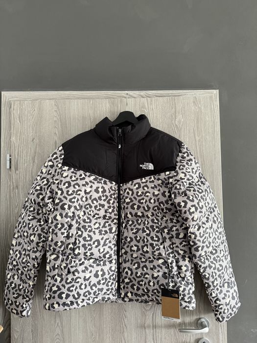 The North Face Saikuru logo geaca negru/bej model leopard M noua