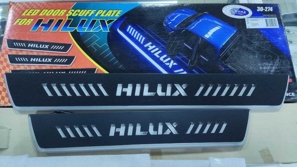 Накладки на пороги, хром накладки с ДХО, хром в ПТФ на Hilux (2015-)