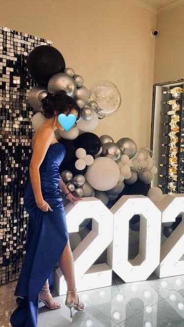 Синя бална рокля