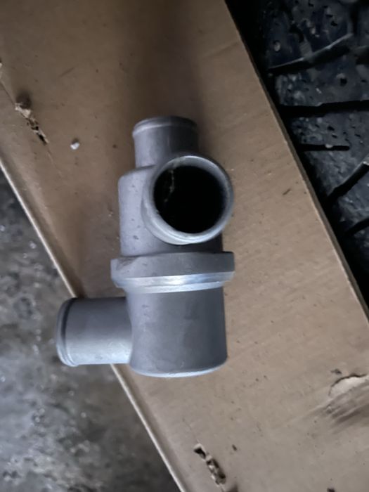 Термостат ваз новый на 87 градусов.