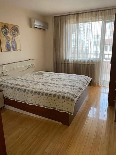 Дава се под наем Тристаен апартамент в София, Зона Б-19 - 117 кв.м за 899 € - Снимка #2