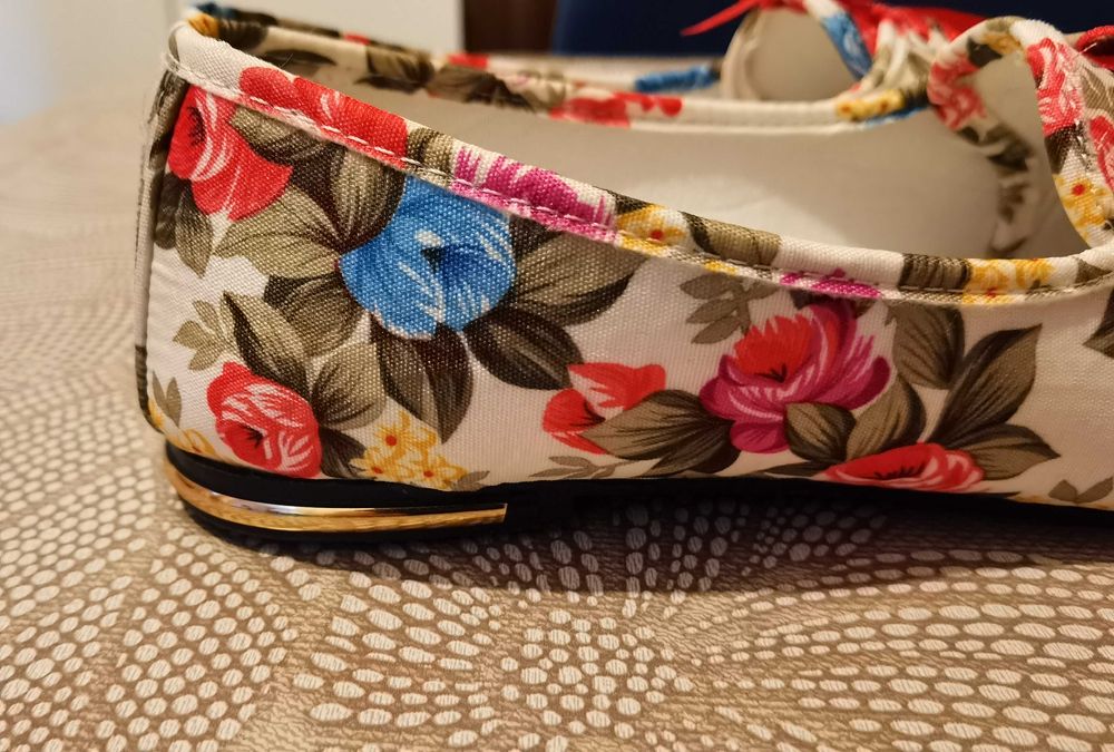 Обувки свежи на цветя, флорални мотиви