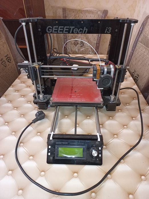 Продам недорого 3D принтер в отличном состоянии.