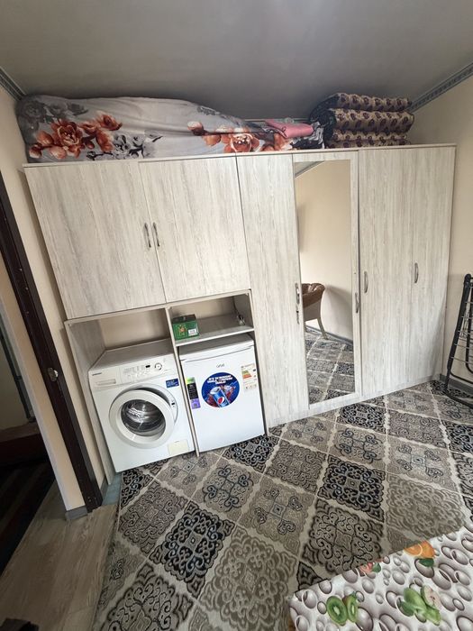 Бир хоналик уй ижарага берилади. Оилага