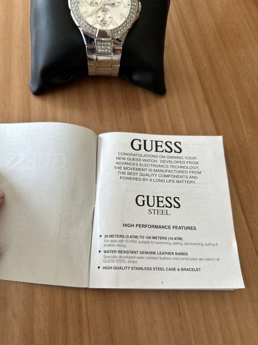 Ceas Guess cu cristale