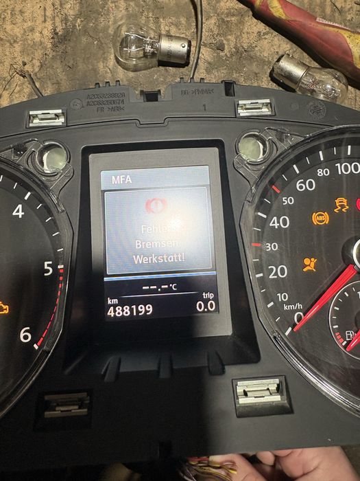 Ofer spre vanzare ceasuri 2D color,compatibile cu Passat B6,B7 si Cc !