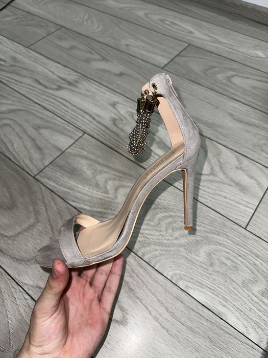 Sandale cu toc cu baretă