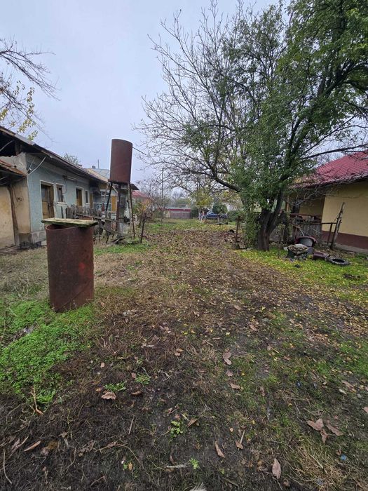 Proprietate deosebită cu 4000 mp teren, două case și hală