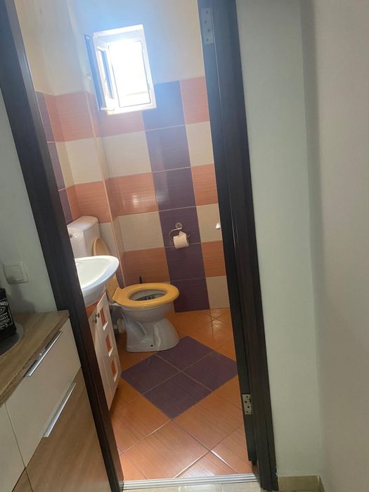 Se vine apartament mobilat partial renovat. Mai multe detali si poze mai multe  in privat.