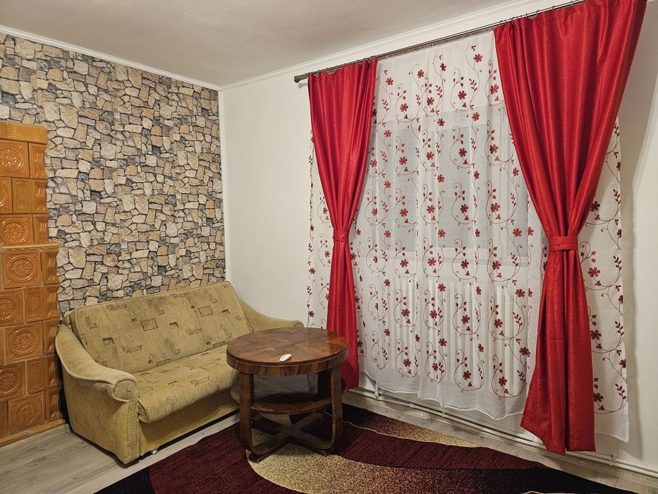 Inchiriez casa Sararie