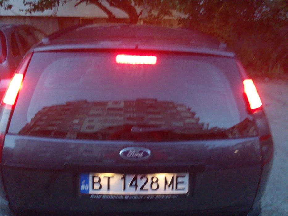 Продавам изключително запазен ford focus 1.6i, бензин.