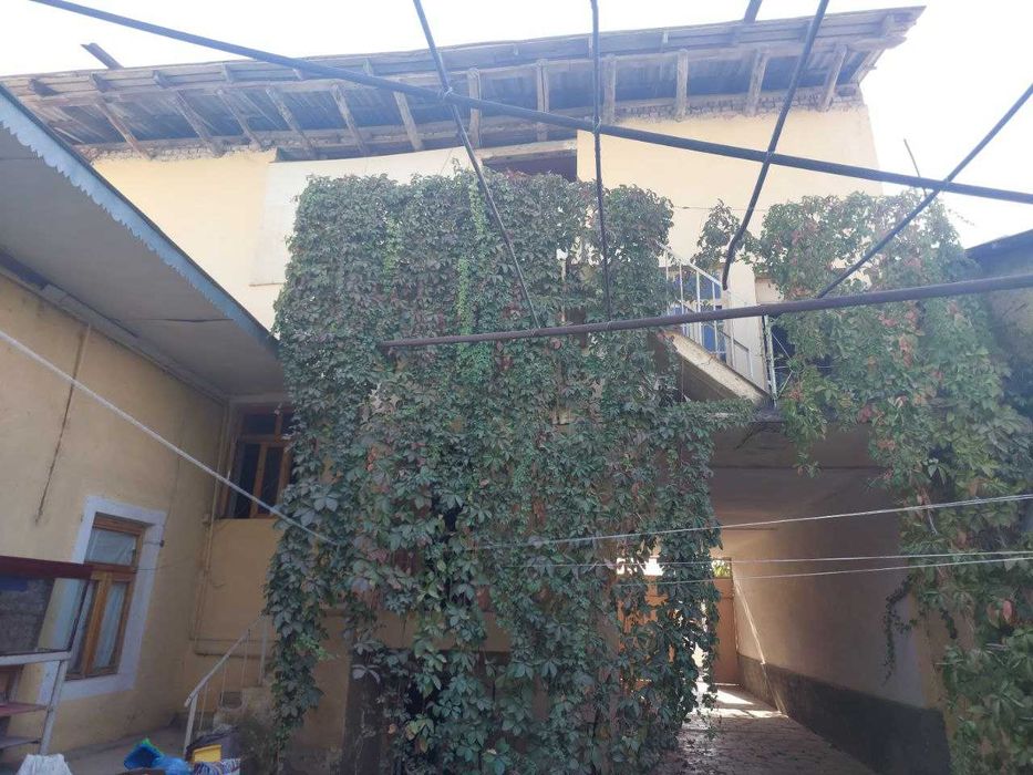 Jizzah Shahrida hovli sotiladi