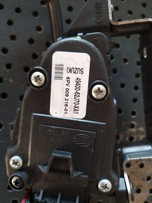 Pedala acceleratie suzuki swift 3 mz ez 4940062j70xa1 6pv00921601