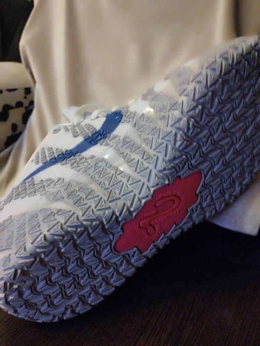 В г.Балхаш продам кроссовки