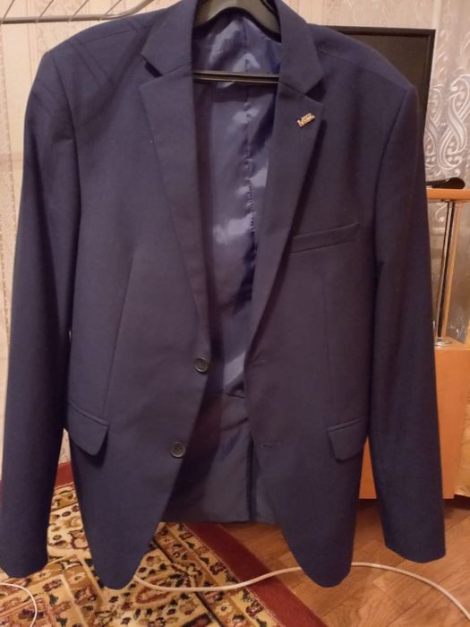 Продам мужской костюм