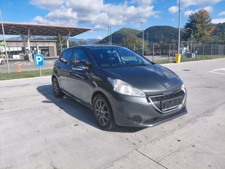 Peugeot 208 1,2 benzina an 2015 euro 5