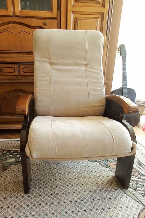 Fotolii vintage, lemn masiv și catifea - impecabile