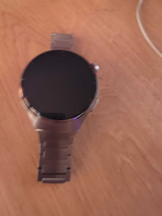 Продавам часовник Huawei watch 4 pro