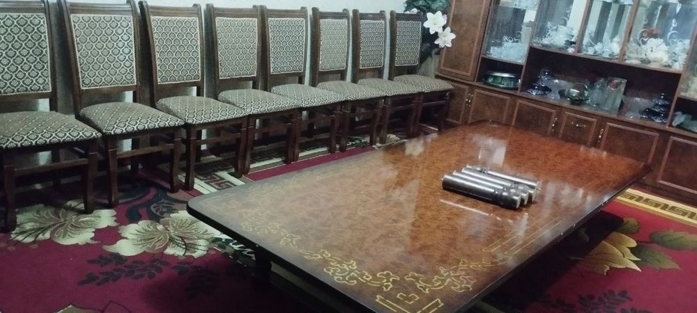 Стенка ва 12тали стол,стули билан сотилади