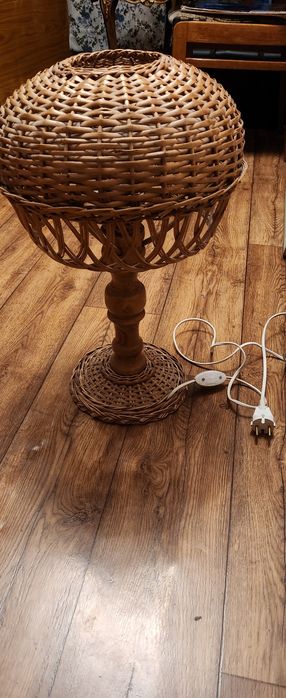 Настольная лампа