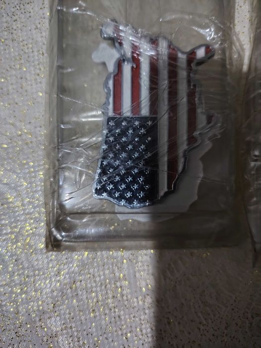 Продаю железные наклейки флаги Америка и Англия на авто