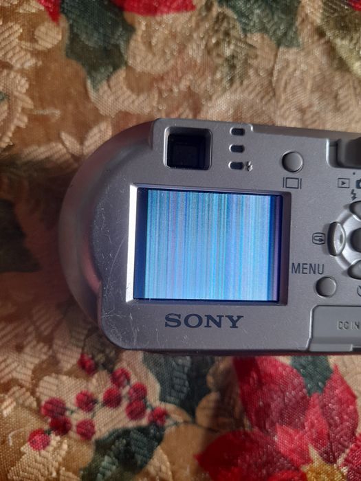 Продавам фотоапарат SONY Cuber-shot (made in Japan)