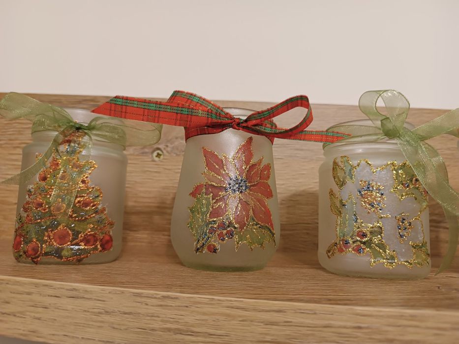 Коледни свещници и коледни бутилки