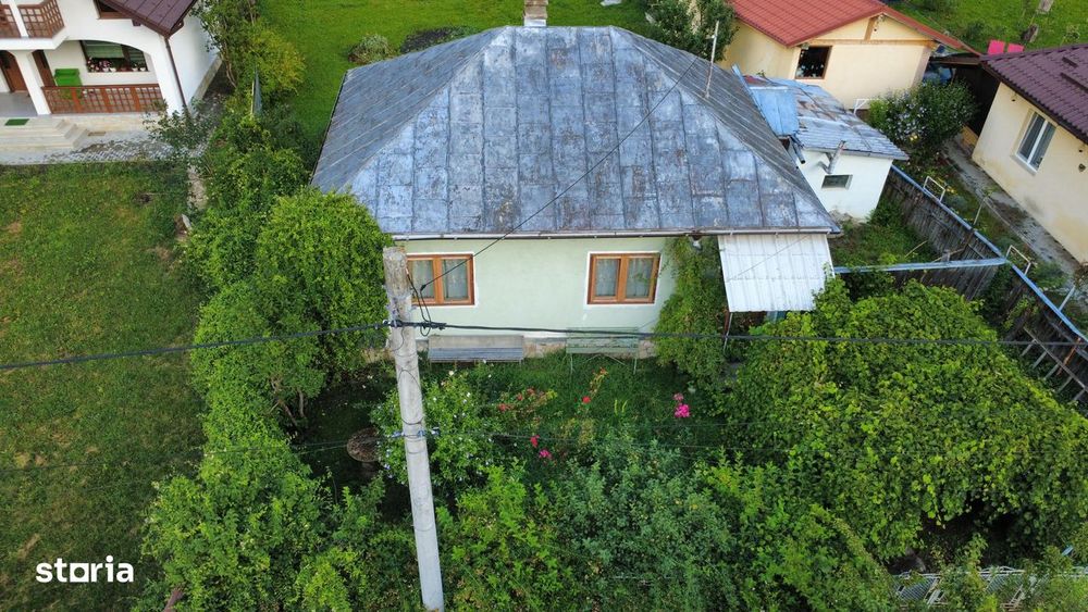 Teren 810 mp și casa de vânzare la 250 m de pârtia de ski