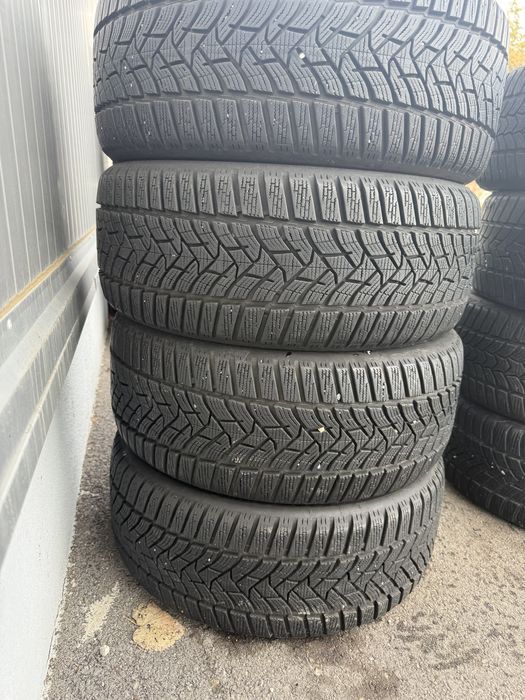Зимни гуми 225/45/17 DUNLOP