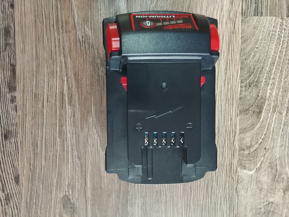 O buc. Baterie Milwaukee de 6A. Nou