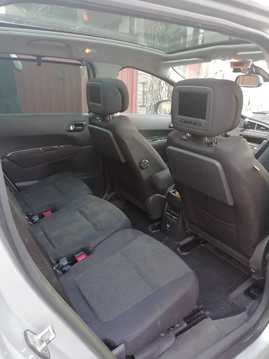 PEUGEOT 5008 2011
