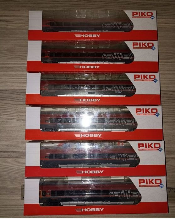 Piko vagoane de călători scara H0 railjet
Roti metalice izolate 
Preț