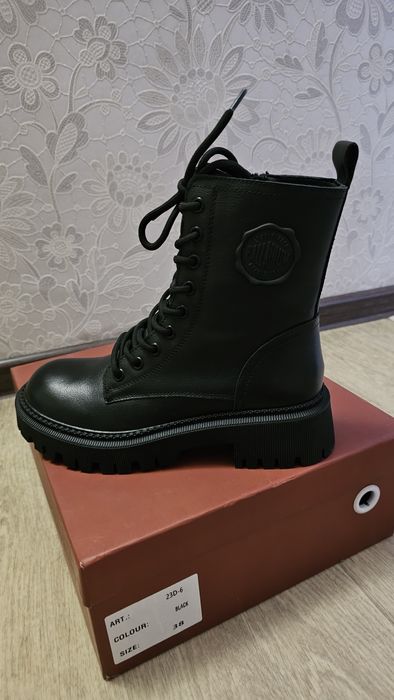 Продам новые ботинки